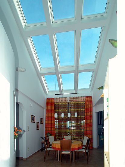 Herceghalom - P+FSZT, 255 m2 - Hatalmas üveg felülvilágító ablakok az étkező felett