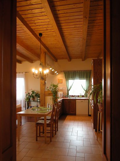 Aszód - FSZT, 100 m2 - A háznak majdnem felét a nagy nappali-étkező-konyha teszi ki