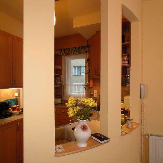 Budapest XI., Szüret utca - 137 m2, 3 + 2 félszoba - Közvetlen helyiségkapcsolat, de mégsem látni rá a főzés előkészületeire