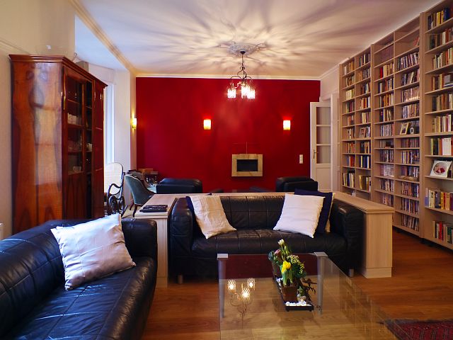 Budapest XII., Márvány utca - 197 m2, 5 + 2 félszoba - Hatalmas nappali, markáns színekkel és fali látványkandallóval
